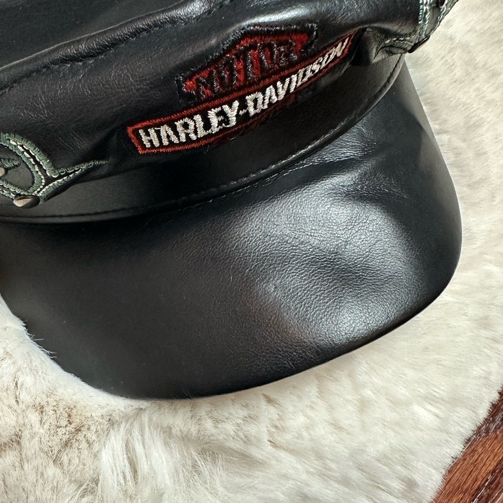 Harley-Davidson Black Womens Leather Cap
( broken brim interior) - Picture 13 of 16